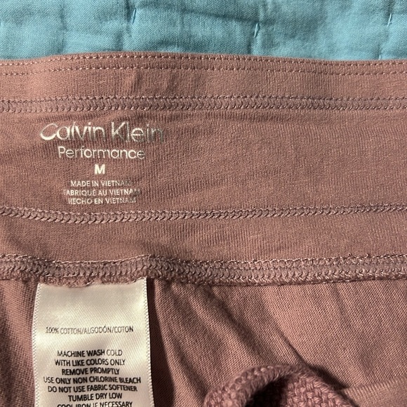 Calvin Kline performance Med - Picture 8 of 10